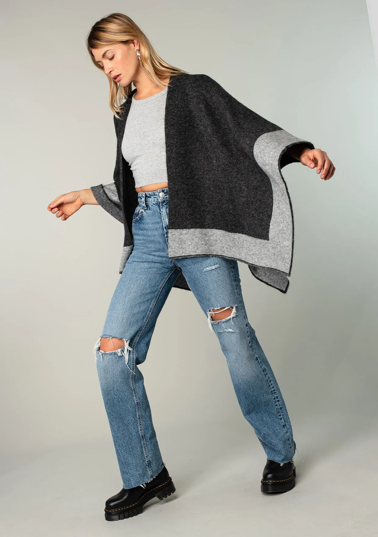 Este Sweater Cape