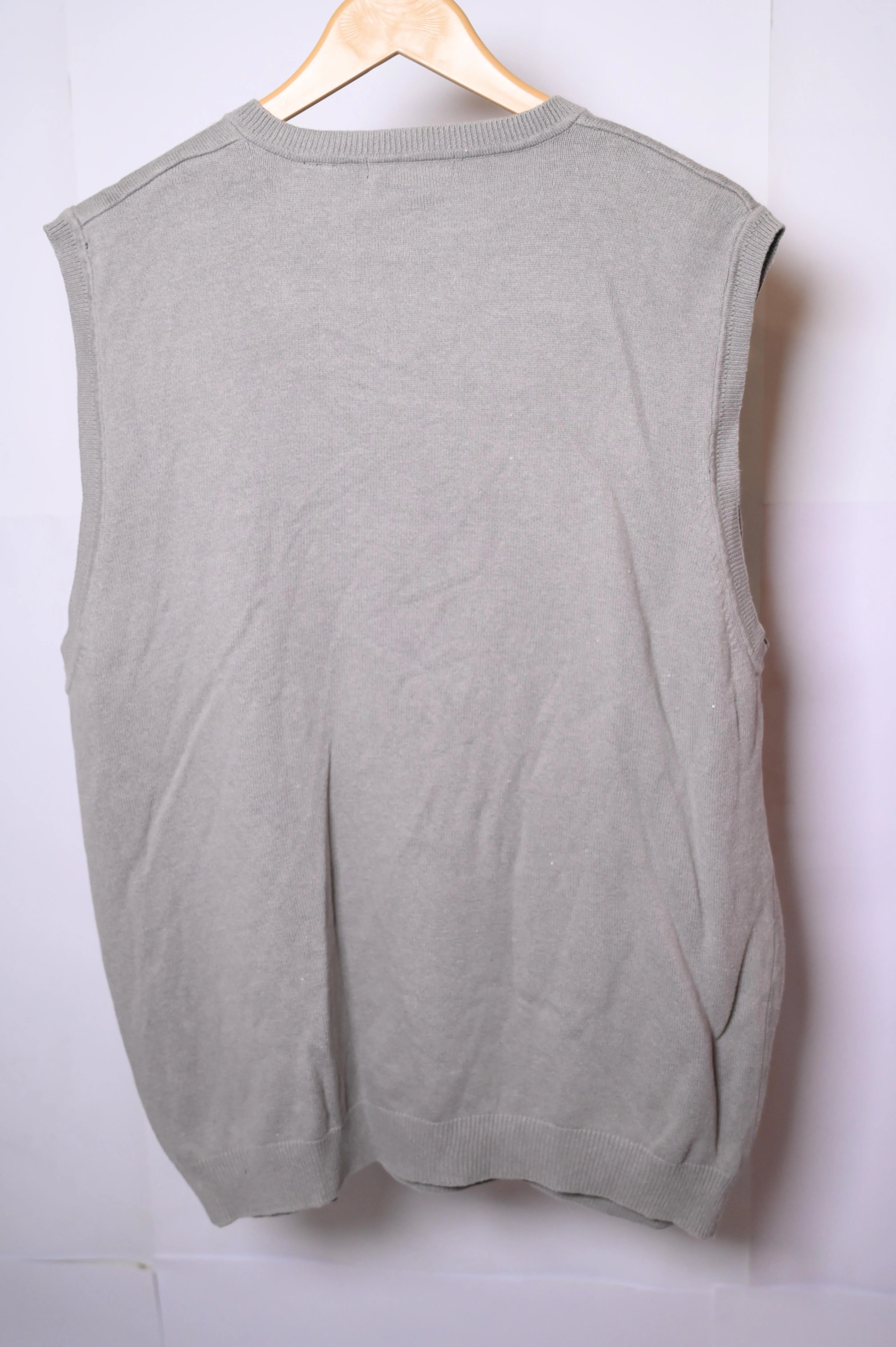 Fawn YanHeusen Large Sleeveless Sweater Vest